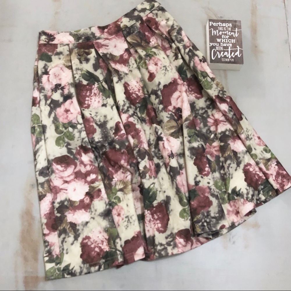 NWOT Mika rose floral skirt